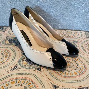 VTG Vintage The 925 Collection Black and White Leather Pumps